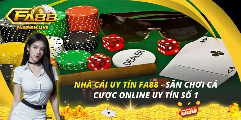 Một người đang đếm tiền và chip poker, minh họa quản lý vốn khi chơi game đánh bài đổi thưởng ăn tiền